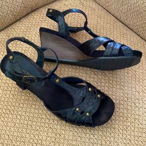 Wedge shoe BareTraps in black
